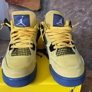 Jordan retro 4 tour yellow